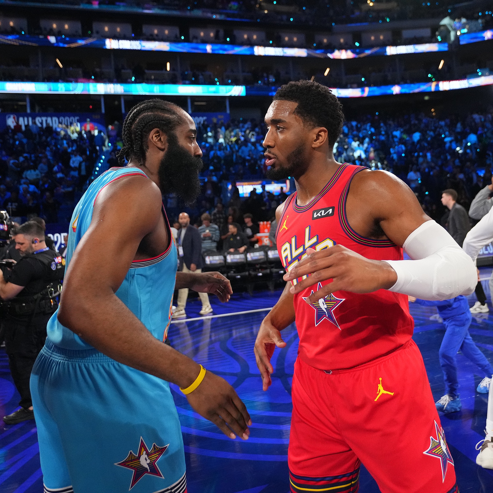 骑士为说服米切尔续约拼了!换哈登组豪阵 他们能冲出混乱东部?